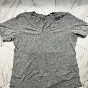 Universal Standard Tee Rex V-Neck in Gray, XS (8-10)